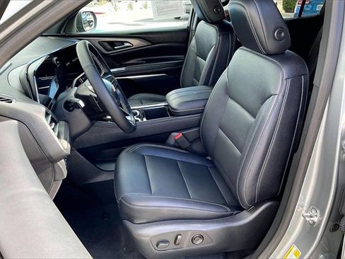Used 2026 Chevrolet Traverse LT image 24