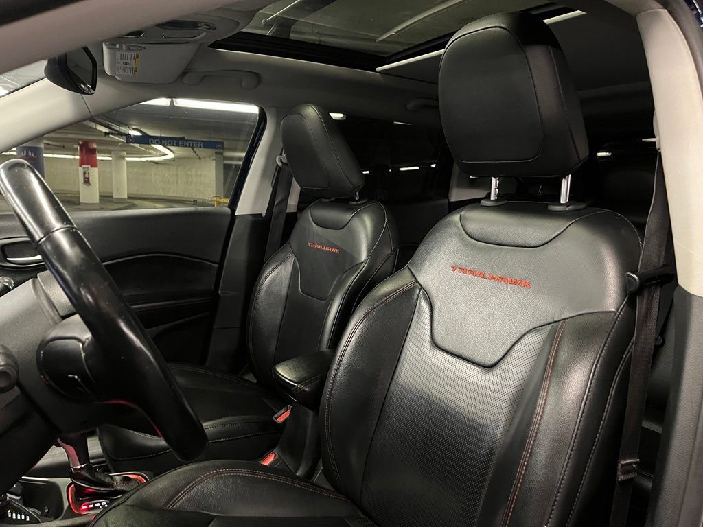 Used 2019 Jeep Compass Trailhawk w/ Leather Interior Group AWD/4WD image 18