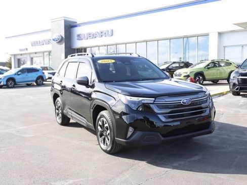 Used 2025 Subaru Forester Premium image 1