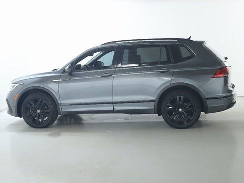 Used 2022 Volkswagen Tiguan SE R-Line AWD/4WD image 38