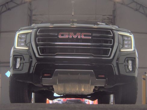 Used 2023 GMC Yukon XL AT4 w/ AT4 Premium Package AWD/4WD image 7