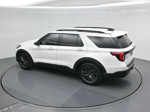 Certified 2025 Ford Explorer ST-Line w/ Premium Package image 46