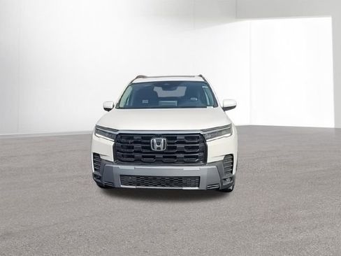 New 2026 Honda Pilot Touring image 3