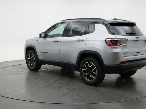 Used 2025 Jeep Compass Trailhawk image 6