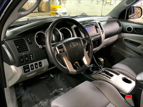 Used 2013 Toyota Tacoma 4x4 Access Cab V6 w/ TRD Off-Road Pkg image 18