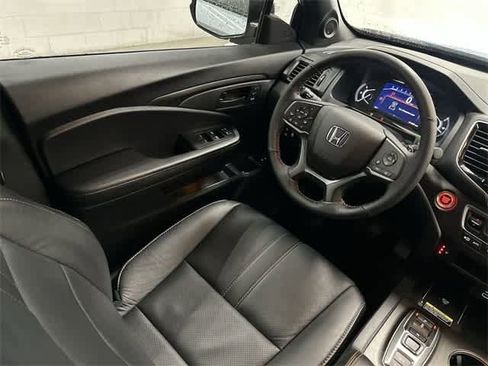 Certified 2025 Honda Passport TrailSport image 12
