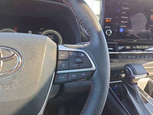 Used 2025 Toyota Sienna AWD image 22