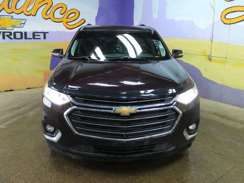 Used 2021 Chevrolet Traverse LT image 3