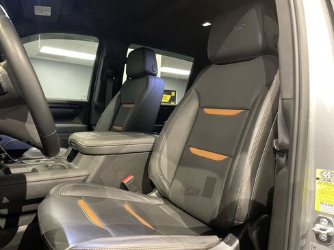 Used 2025 GMC Sierra 2500 AT4 w/ AT4 Premium Plus Package image 18