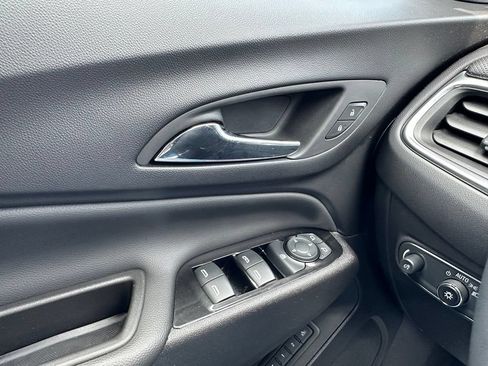 Used 2024 Chevrolet Equinox Premier FWD image 12