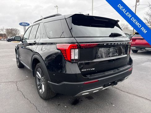 Used 2025 Ford Explorer Active w/ Active Comfort Package image 8