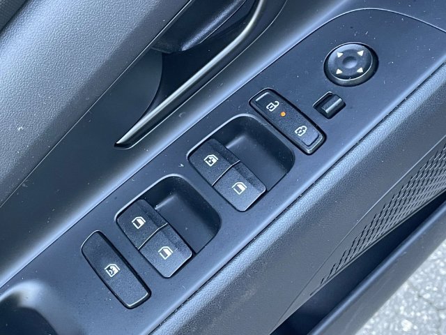 Used 2025 Hyundai Elantra Sport FWD image 19