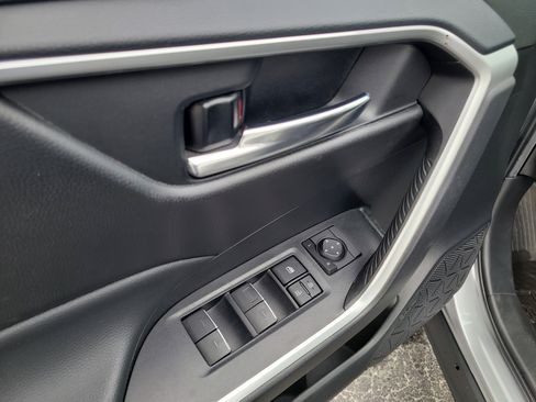 Certified 2022 Toyota RAV4 SE image 18