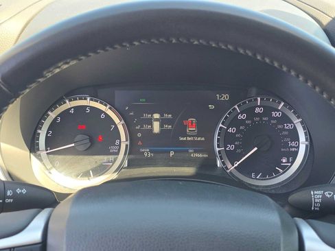 Used 2023 Toyota Highlander XLE FWD image 25