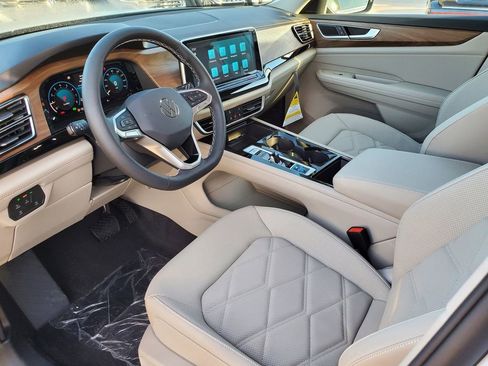 New 2026 Volkswagen Atlas SE FWD image 7