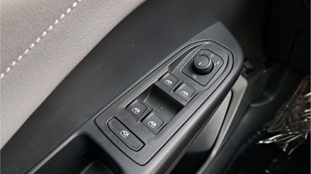 Used 2024 Volkswagen Taos SEL AWD/4WD image 36