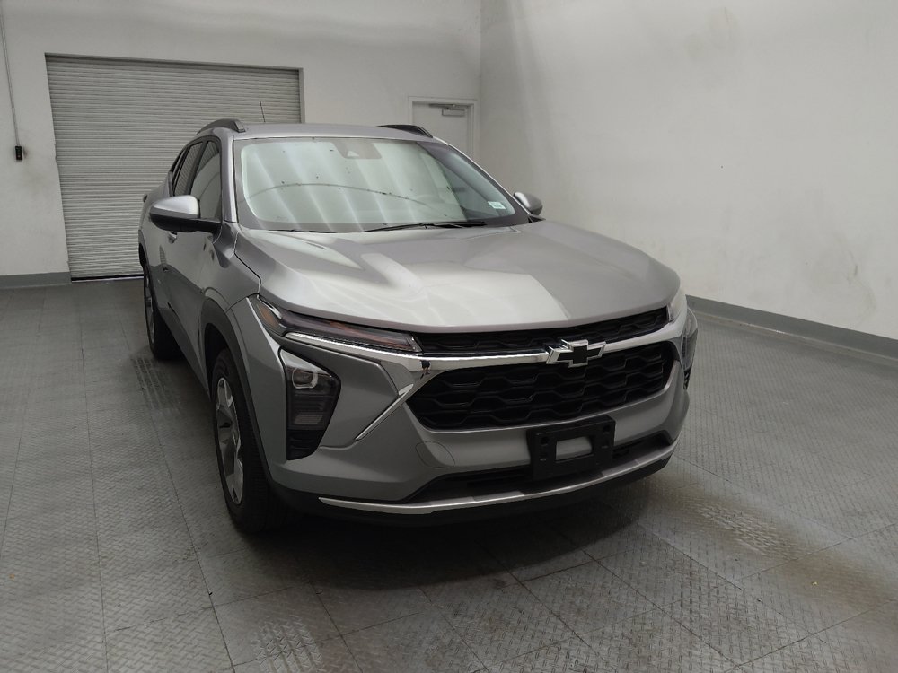 Used 2025 Chevrolet Trax LT w/ Driver Confidence Package FWD image 14