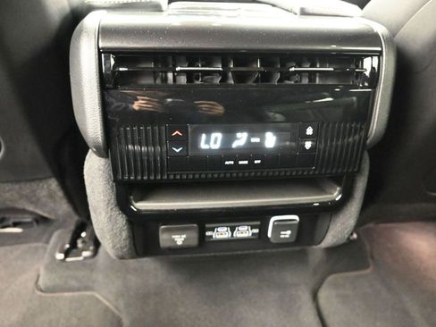 Used 2024 Jeep Wagoneer 4WD w/ HD Trailer Tow Package image 20