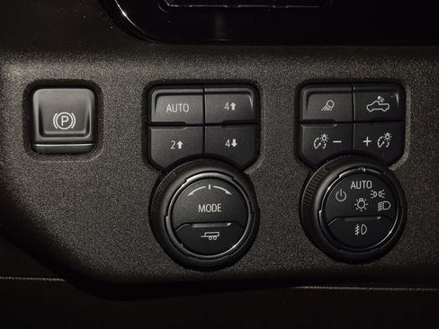Used 2025 Chevrolet Silverado 2500 High Country w/ Technology Package AWD/4WD image 37