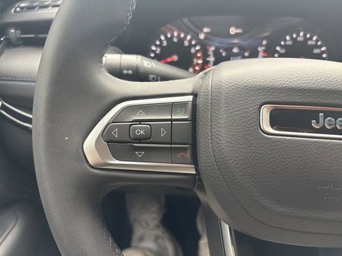 Used 2025 Jeep Compass Latitude w/ Altitude Special Edition image 23