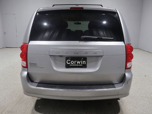 Used 2016 Dodge Grand Caravan SXT FWD image 3