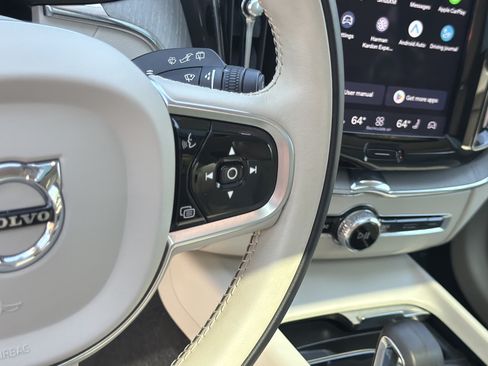 Certified 2024 Volvo XC60 B5 Plus AWD/4WD image 20
