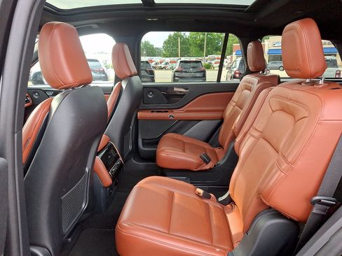 Certified 2025 Lincoln Aviator Reserve w/ Jet Appearance Package RWD image 9