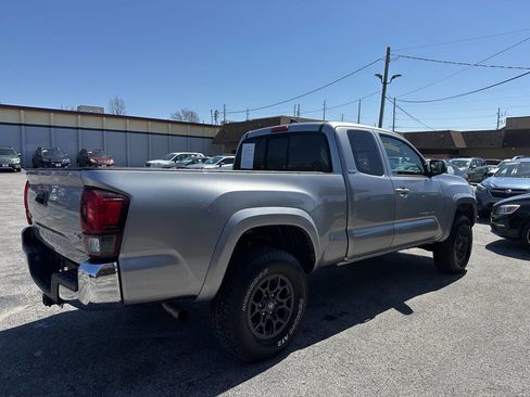 Used 2018 Toyota Tacoma SR5 AWD/4WD image 6
