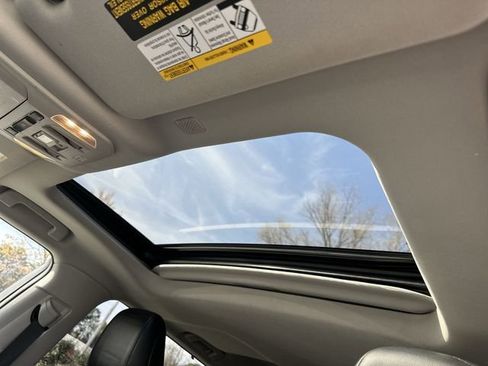 Used 2021 Toyota Highlander XLE image 25