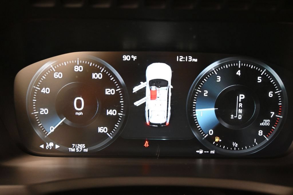 Used 2022 Volvo XC90 T5 Momentum AWD/4WD image 4