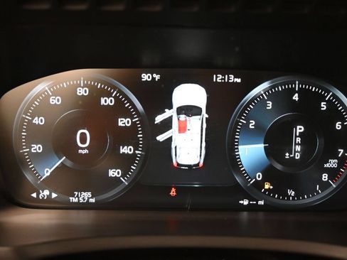 Used 2022 Volvo XC90 T5 Momentum AWD/4WD image 4