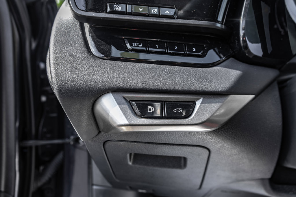 Used 2023 Lexus RX 350 AWD w/ Cold Area Package image 26