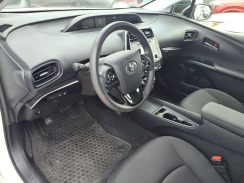 Used 2019 Toyota Prius LE FWD image 3