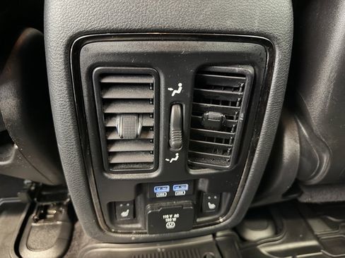 Used 2018 Dodge Durango R/T w/ Blacktop Package image 28