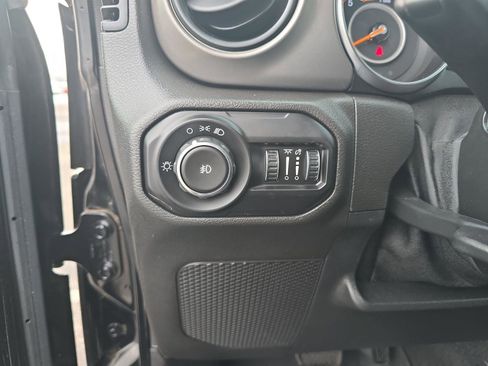 Used 2021 Jeep Wrangler Sport image 19