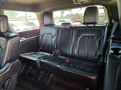 Used 2020 Ford Expedition Limited image 12