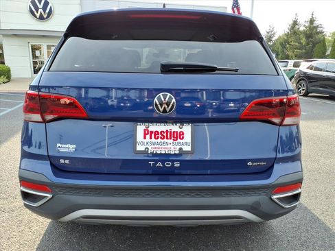 Certified 2022 Volkswagen Taos SE w/ Panoramic Sunroof Package image 5