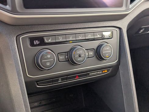 Used 2021 Volkswagen Atlas SE image 26