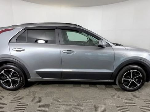 Used 2024 Kia Niro EX FWD image 3