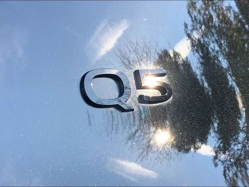 Used 2025 Audi Q5 Premium w/ Convenience Package image 9