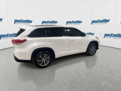 Used 2017 Toyota Highlander XLE AWD/4WD image 11