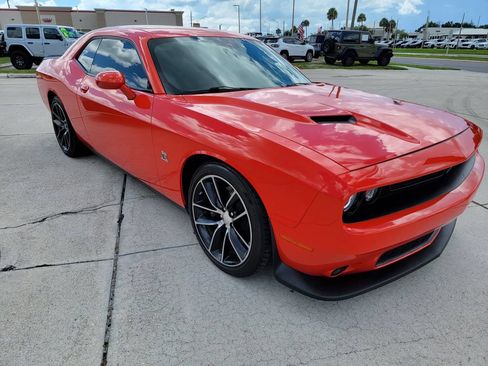 Used 2016 Dodge Challenger R/T Scat Pack w/ Leather Interior Group RWD image 7