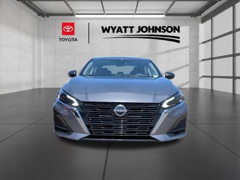 Used 2024 Nissan Altima 2.5 SV FWD image 5
