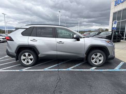 Used 2019 Toyota RAV4 XLE AWD/4WD image 6