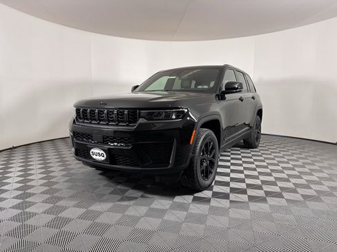 New 2026 Jeep Grand Cherokee Altitude image 19