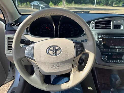 Used 2011 Toyota Avalon FWD image 1