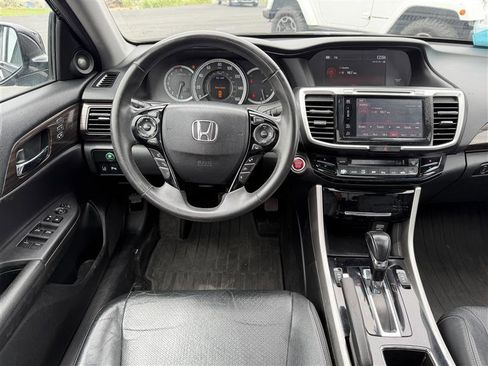 Used 2016 Honda Accord Touring image 9