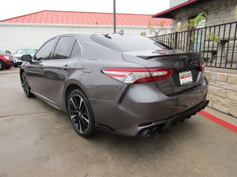 Used 2019 Toyota Camry XSE image 3