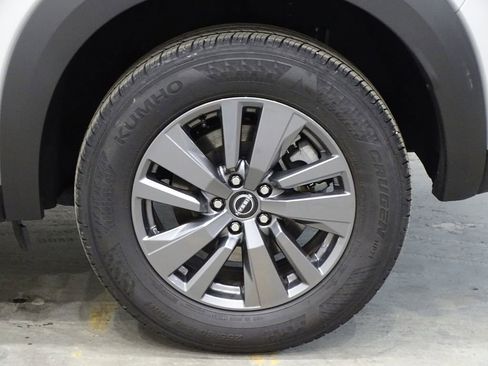 Used 2024 Nissan Pathfinder SV image 45