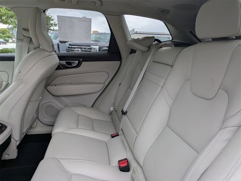 Certified 2022 Volvo XC60 B5 Inscription w/ Advanced Package image 14
